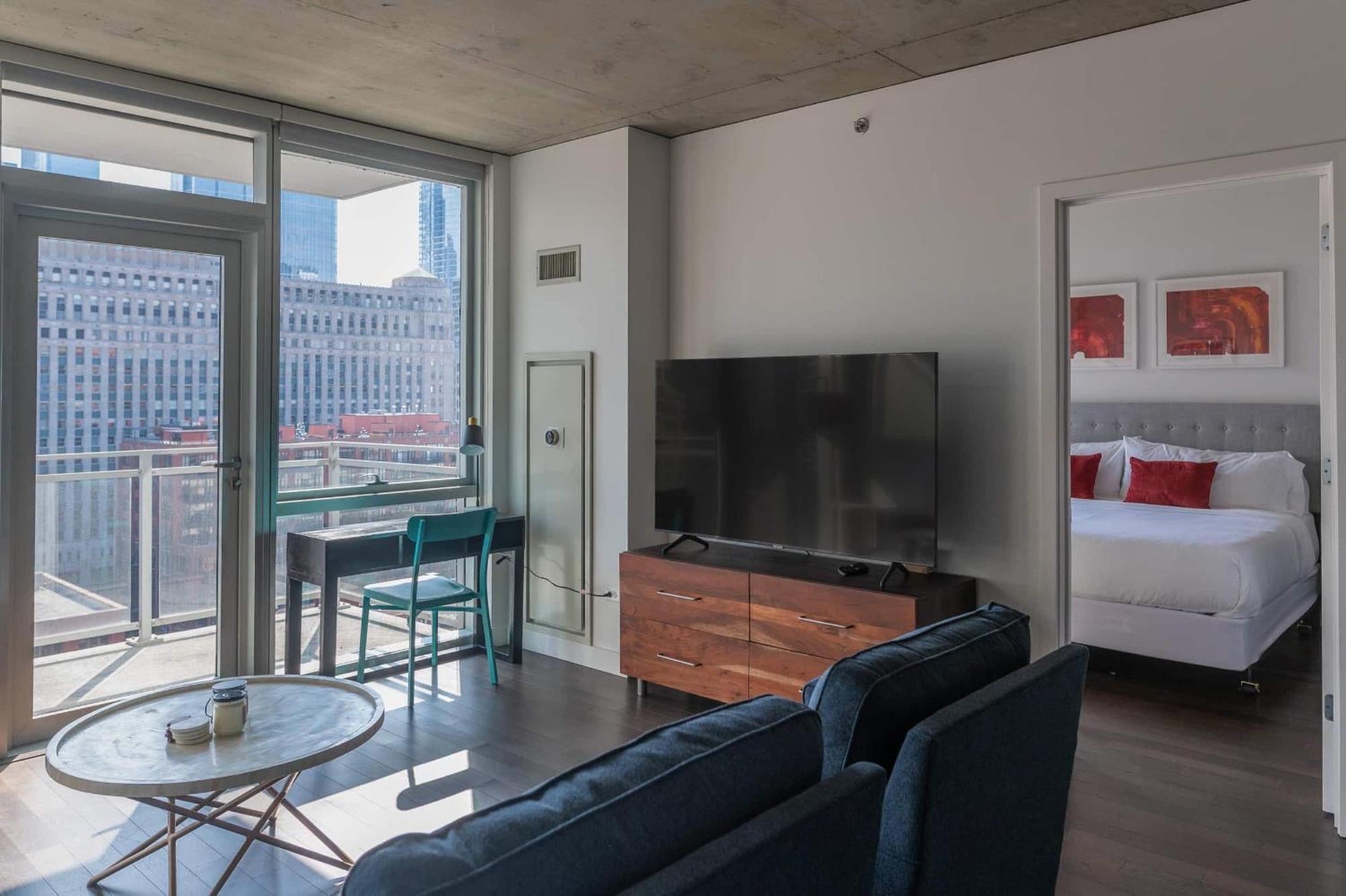 2br Elegant Premium With Balcony & Sweeping Views Chicago